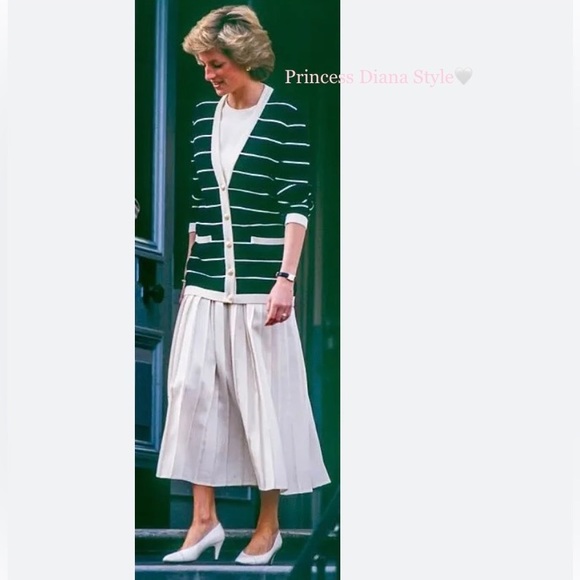 CHANEL Vintage Oversized Cardigan EUC - Picture 4 of 16